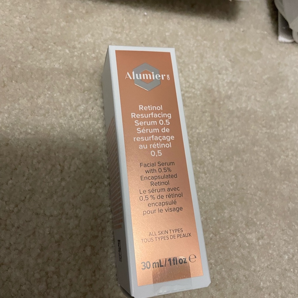 Retinol Resurfacing Serum 0.5 - White and Gold